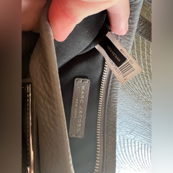 Marc Jacobs Classic Crossbody Pebble Grey - Picture 5 of 5